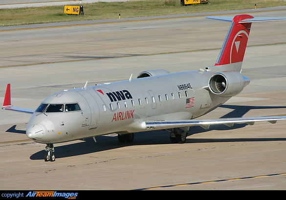 Bombardier CRJ-200 (N8884E) Aircraft Pictures & Photos - AirTeamImages.com