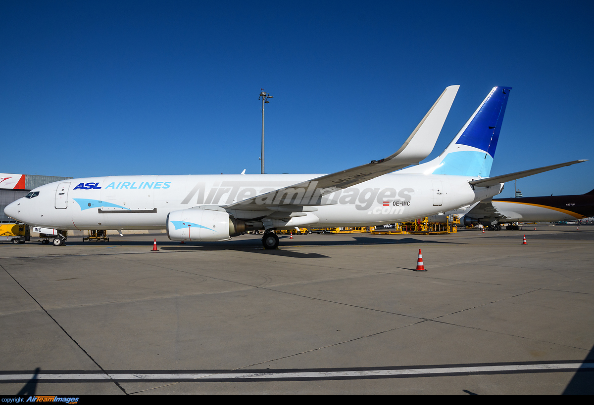 Boeing 737 83N BCF Large Preview AirTeamImages