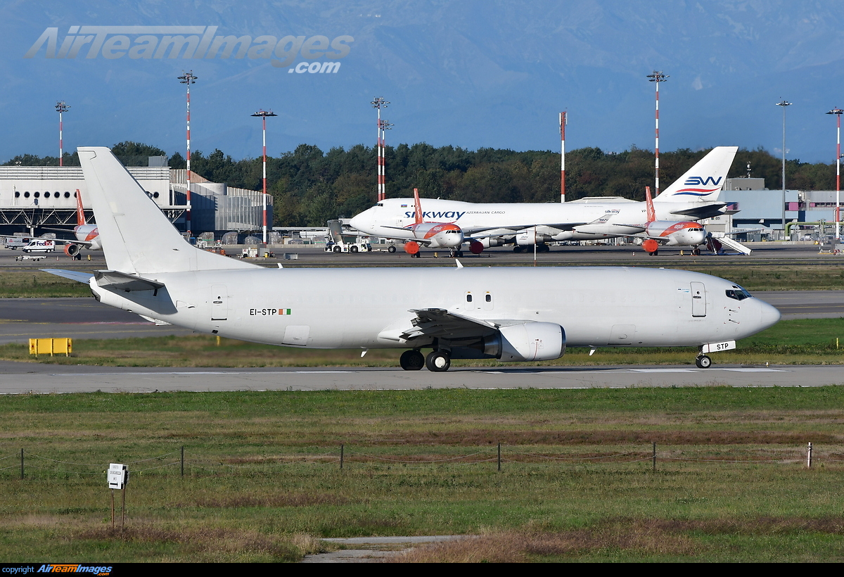 Boeing 737 4Q8 SF Large Preview AirTeamImages