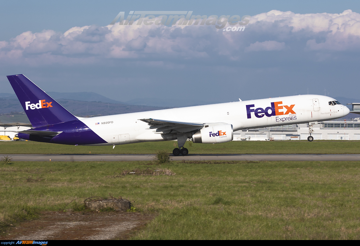 Boeing 757 23A SF Large Preview AirTeamImages