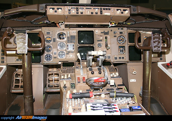 Boeing 757-204 (G-BYAL) Aircraft Pictures & Photos - AirTeamImages.com