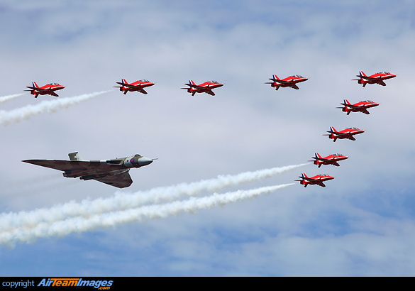 Avro Vulcan & Red Arrows (G-VLCN) Aircraft Pictures & Photos ...