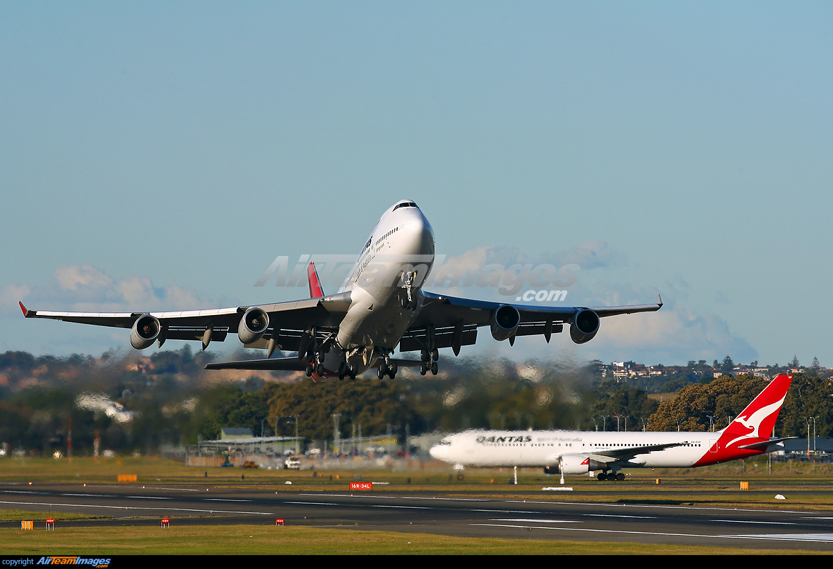 Boeing 747-438 - Large Preview - AirTeamImages.com