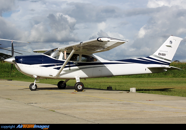 Cessna 182 Skylane (EV-0691) Aircraft Pictures & Photos - AirTeamImages.com