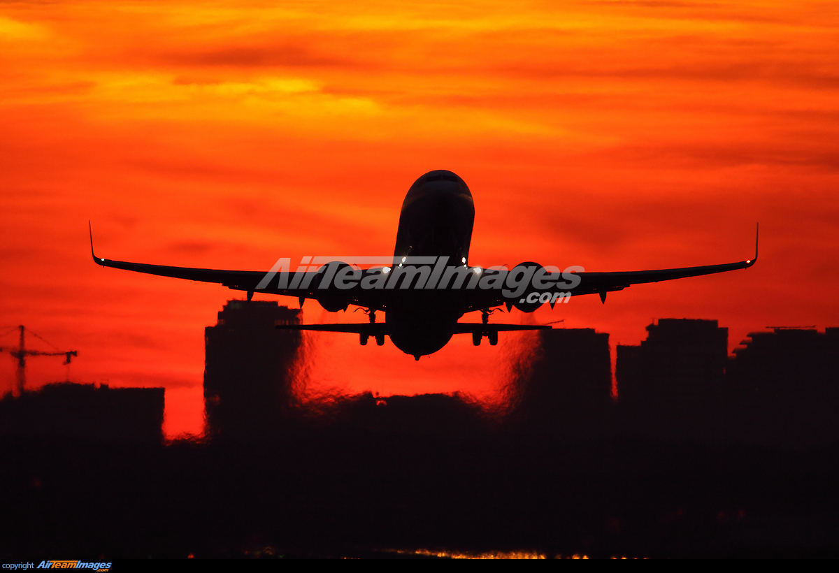 Boeing 737-800 - Large Preview - AirTeamImages.com