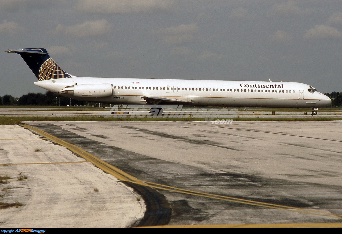 McDonnell Douglas MD-82 (N16895) Aircraft Pictures & Photos