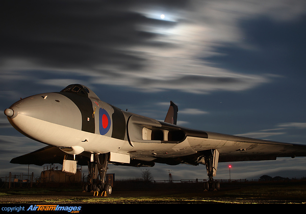 Avro Vulcan B2mrr (xj823) Aircraft Pictures & Photos - Airteamimages.com