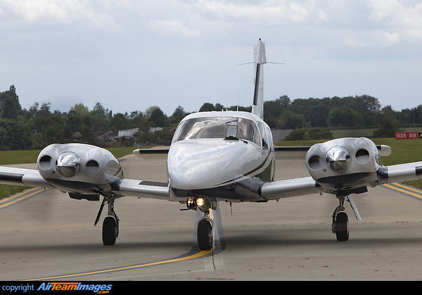 Piper PA-34-220T Seneca V (D-GTPI) Aircraft Pictures & Photos ...