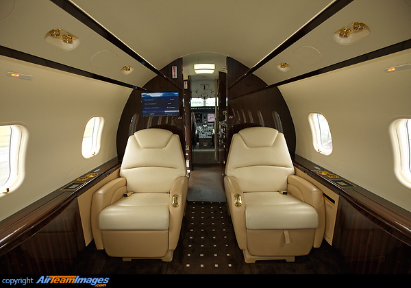 Bombardier Challenger 300 (n305cl) Aircraft Pictures & Photos 