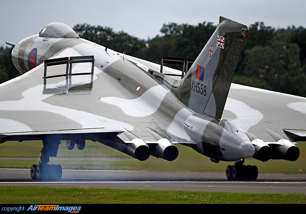 Avro 698 Vulcan B2 (G-VLCN) Aircraft Pictures & Photos - AirTeamImages.com