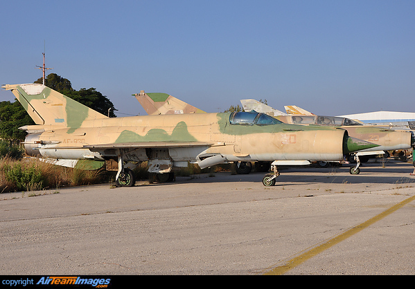 Mikoyan-Gurevich MiG-21bis (AF-930) Aircraft Pictures & Photos ...