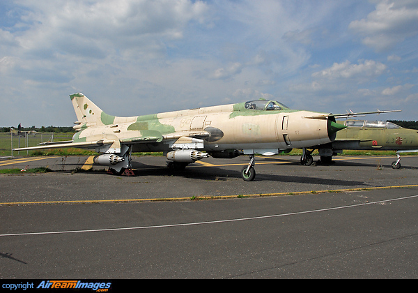 Sukhoi Su-20 (98+61) Aircraft Pictures & Photos - AirTeamImages.com