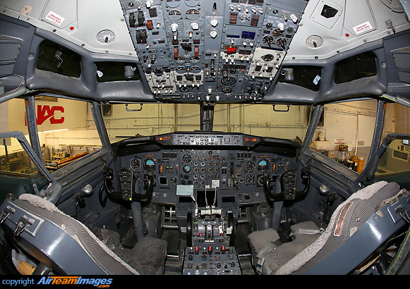 Boeing 737-232/Adv (N322DL) Aircraft Pictures & Photos - AirTeamImages.com