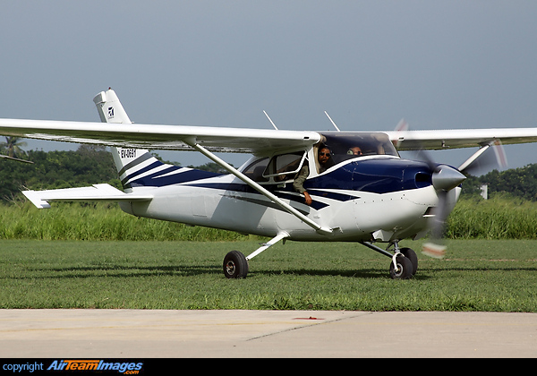 Cessna 182 Skylane (EV-0691) Aircraft Pictures & Photos - AirTeamImages.com