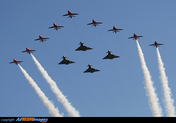 Red Arrows & Typhoon FGR4 (ZK316) Aircraft Pictures & Photos ...