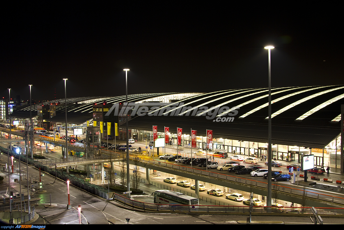 Hamburg International Airport - Large Preview - AirTeamImages.com