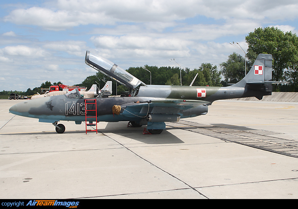 PZL-Mielec TS-11 Iskra (1413) Aircraft Pictures & Photos ...