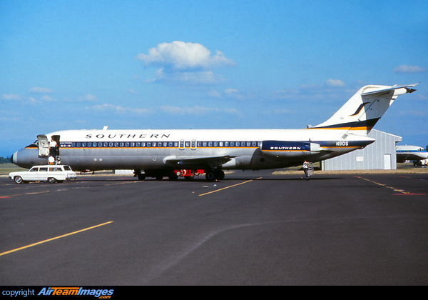 McDonnell Douglas DC-9-31 (N90S) Aircraft Pictures & Photos ...