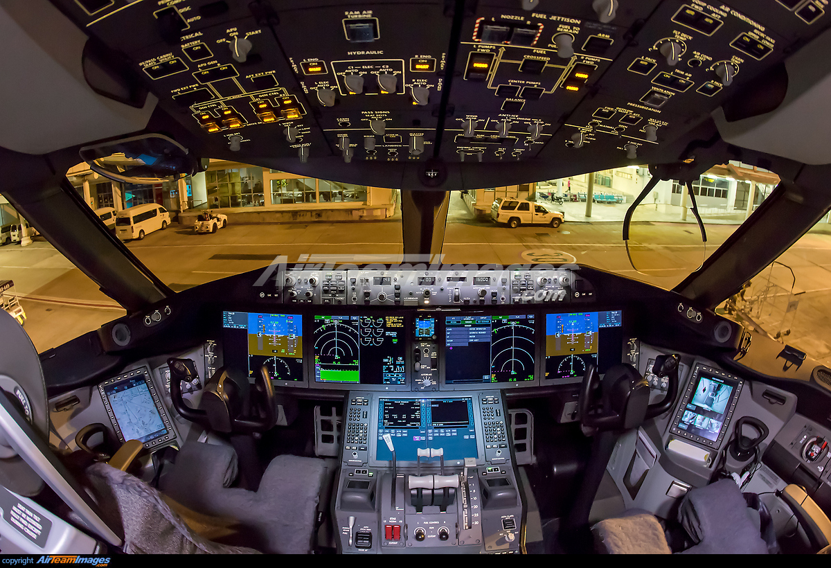 boeing 787 cockpit at night