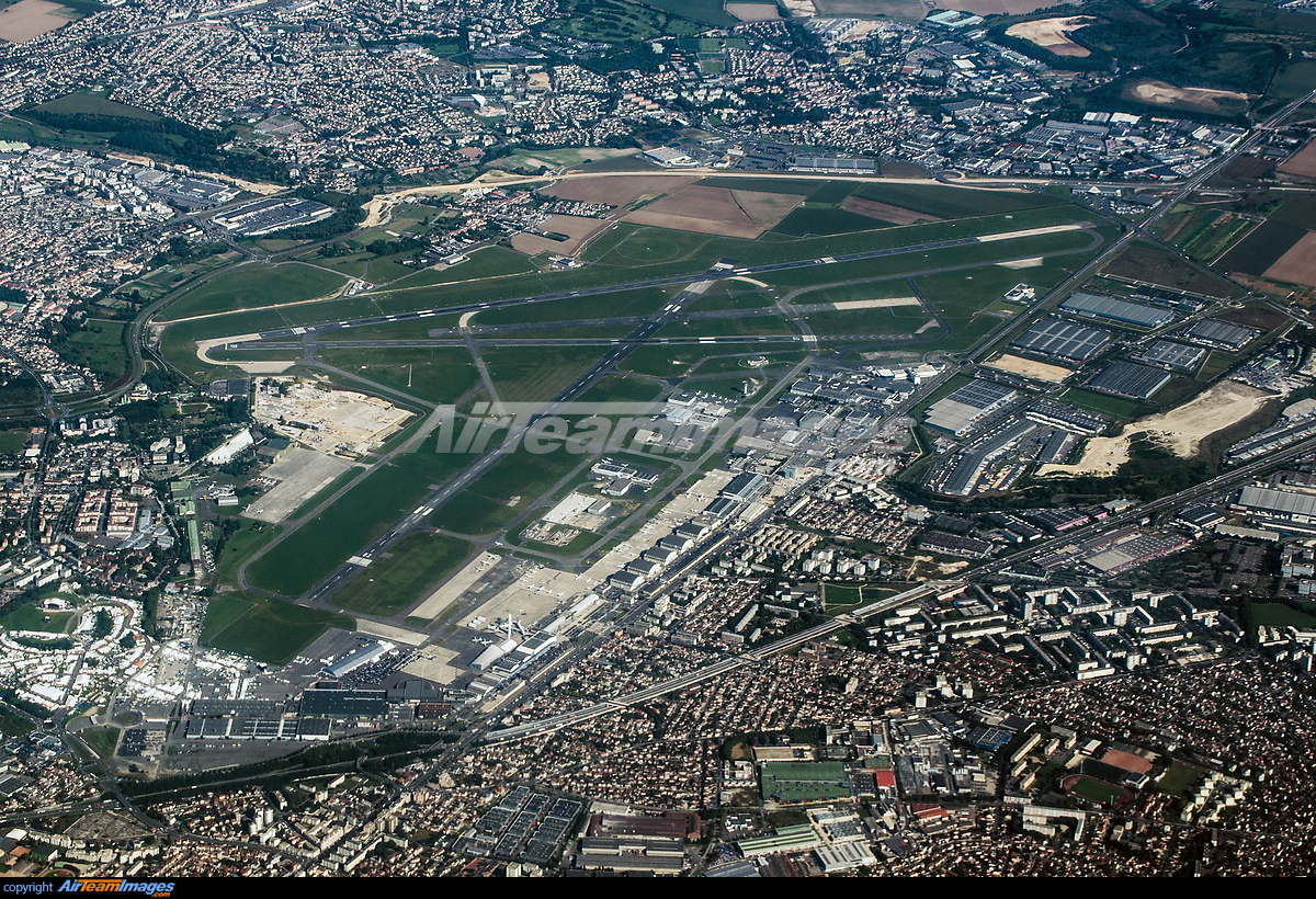 Paris Le Bourget Airport - Large Preview - AirTeamImages.com