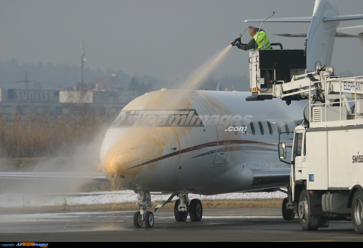 Bombardier Challenger 604 - Large Preview - AirTeamImages.com