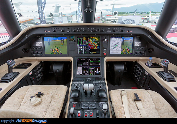 Embraer Legacy 500 (N895EE) Aircraft Pictures & Photos - AirTeamImages.com