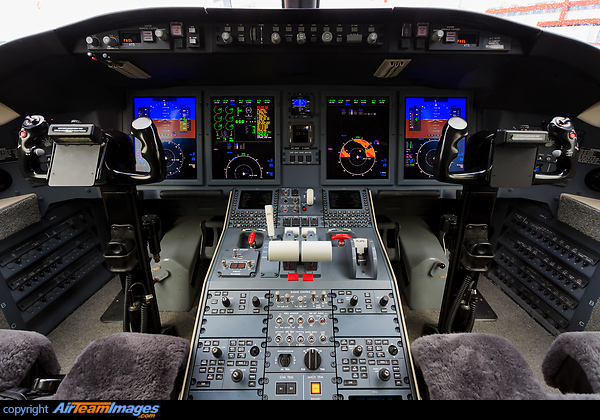 Bombardier Challenger 650 (C-GZKL) Aircraft Pictures & Photos ...