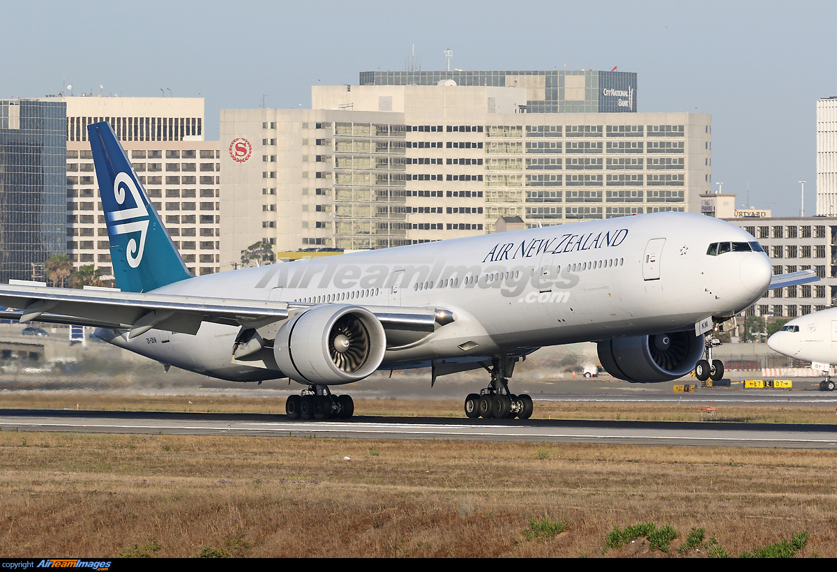 Boeing 777-319/ER - Large Preview - AirTeamImages.com