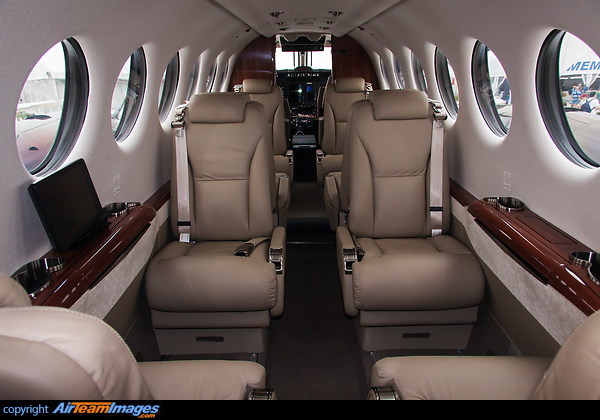 Beechcraft Super King Air 350 N748ka Aircraft Pictures