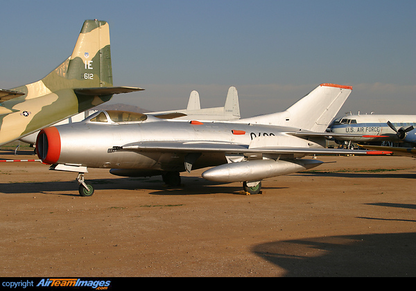 Mikoyan Gurevich MiG-19 Farmer (0409) Aircraft Pictures & Photos ...