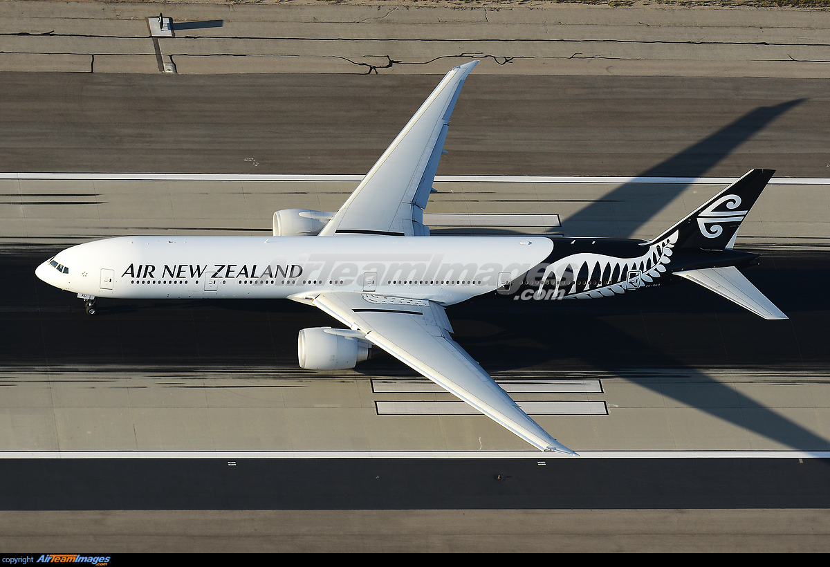 Boeing 777-319/ER - Large Preview - AirTeamImages.com