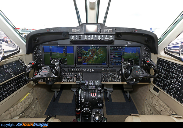 Beechcraft King Air 350i (N154KF) Aircraft Pictures & Photos ...