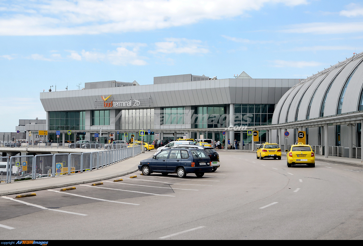 Budapest Airport - Large Preview - AirTeamImages.com