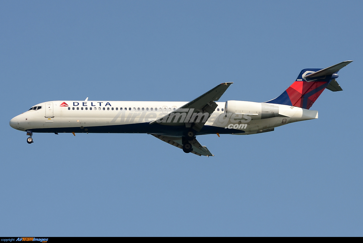 Boeing 717-2BD - Large Preview - AirTeamImages.com