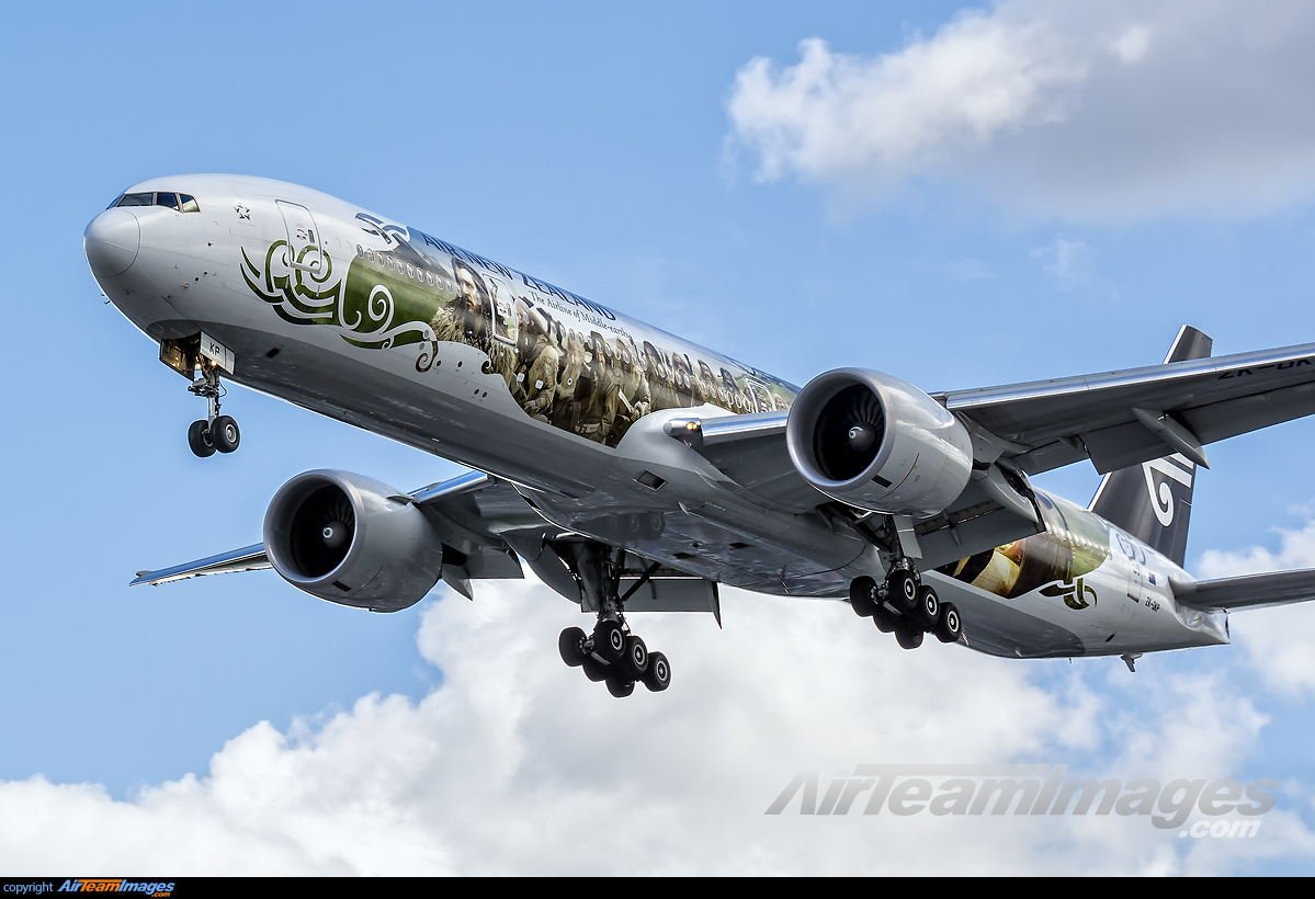 Boeing 777-319/ER - Large Preview - AirTeamImages.com