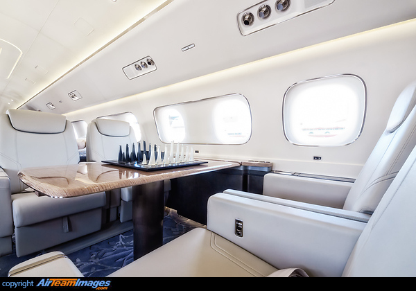 Embraer Lineage 1000 (PR-LJT) Aircraft Pictures & Photos ...