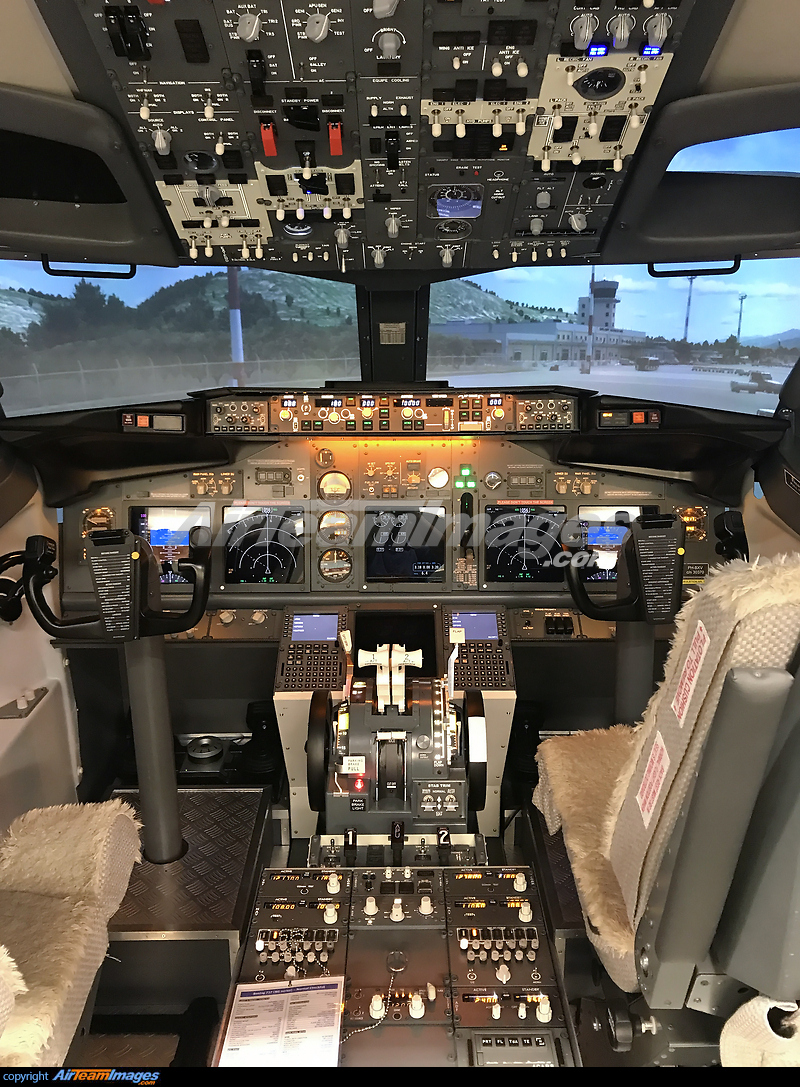 Boeing 737-800 Simulator - Large Preview - AirTeamImages.com