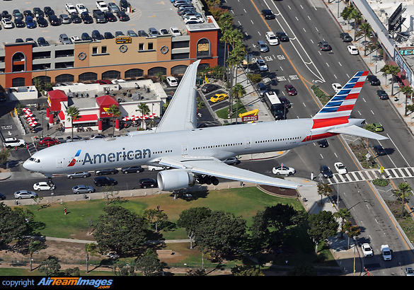 Boeing 777-323/ER (N719AN) Aircraft Pictures & Photos - AirTeamImages.com