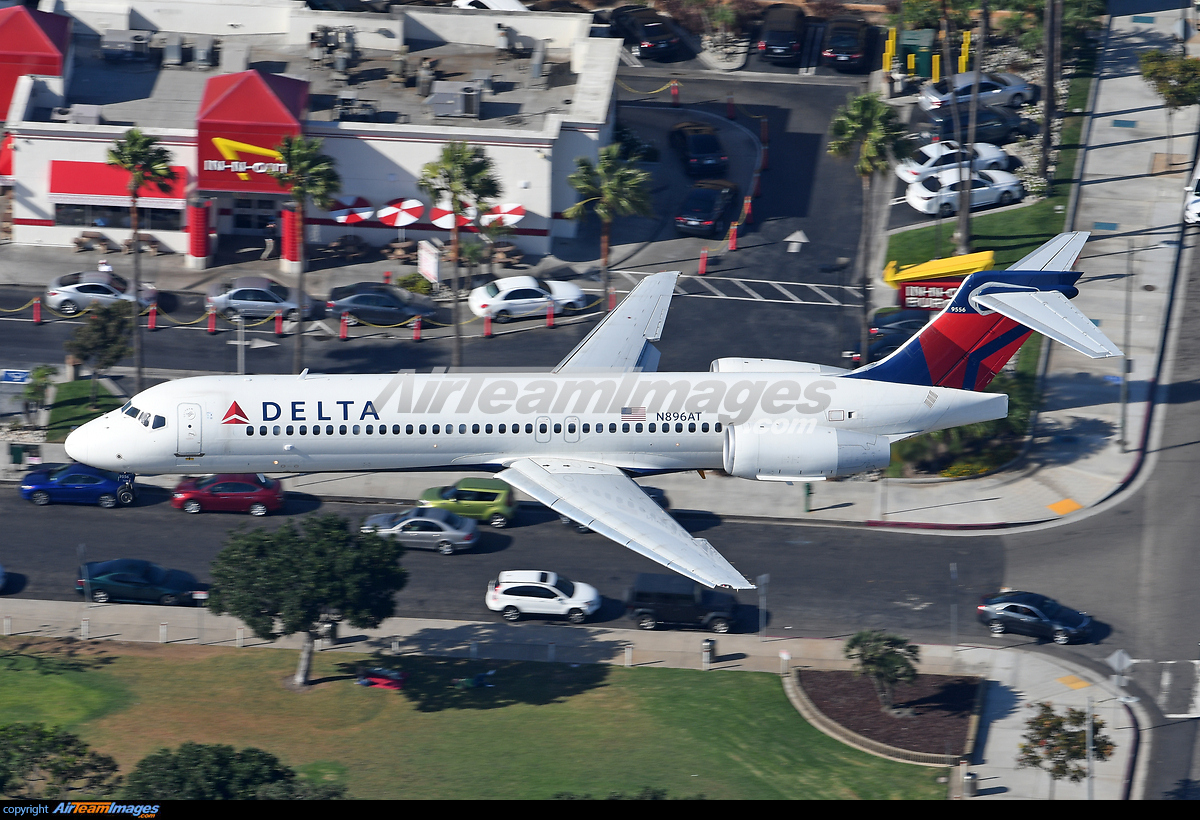 Boeing 717-2BD - Large Preview - AirTeamImages.com