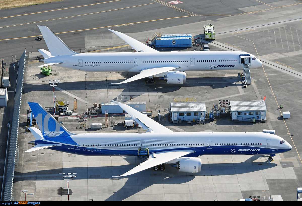 Boeing 787 10