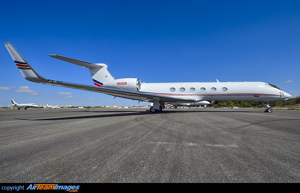 Gulfstream V (N595B) Aircraft Pictures & Photos - AirTeamImages.com