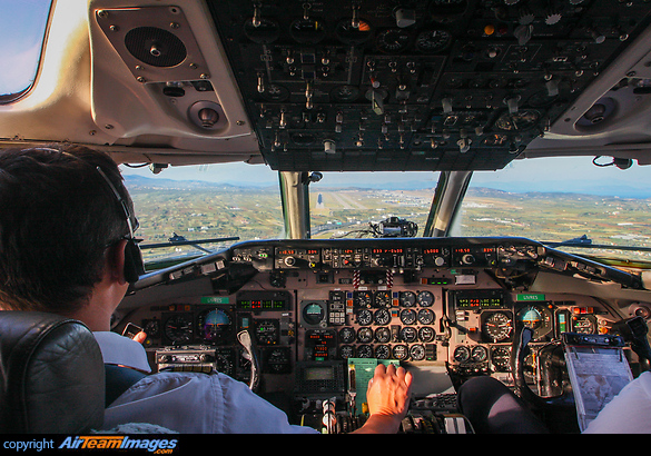 McDonnell Douglas MD-83 (F-GMLX) Aircraft Pictures & Photos ...