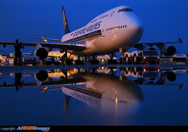 Boeing 747 400 9v Spq Aircraft Pictures Photos Airteamimages Com