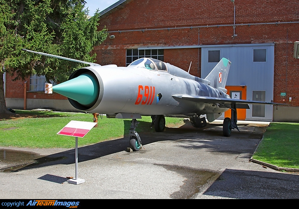 Mikoyan Gurevich MiG-21PFM (6911) Aircraft Pictures & Photos ...