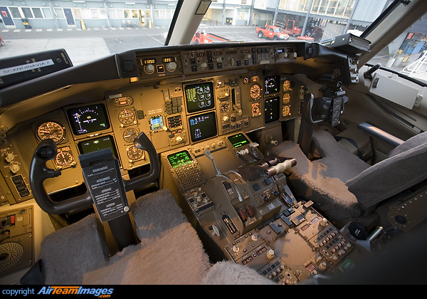 Boeing 757-208 (TF-FII) Aircraft Pictures & Photos - AirTeamImages.com