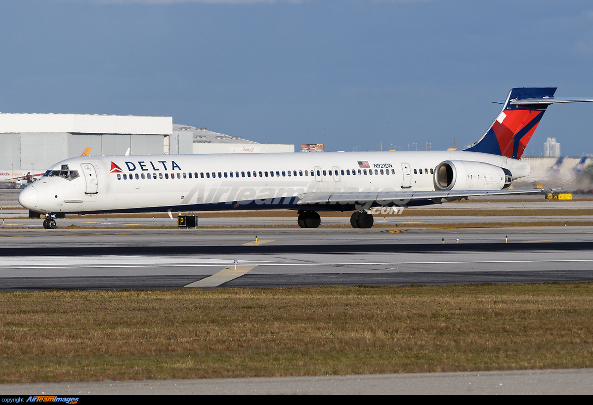 McDonnell Douglas MD-90 - Large Preview - AirTeamImages.com