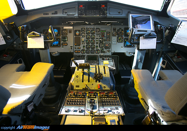 ATR 72-500 (EC-LAD) Aircraft Pictures & Photos - AirTeamImages.com