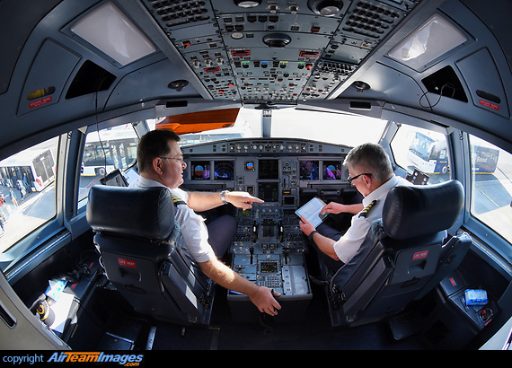 Airbus A330-243 (ZS-SXW) Aircraft Pictures & Photos - AirTeamImages.com