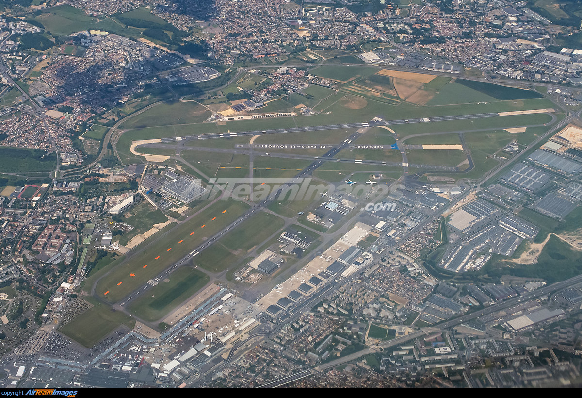 Paris Le Bourget Airport - Large Preview - AirTeamImages.com