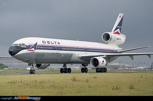 McDonnell Douglas MD-11 (N814DE) Aircraft Pictures & Photos ...